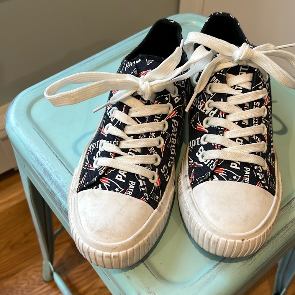 FOCO New England Patriots Women’s Sneakers size 7